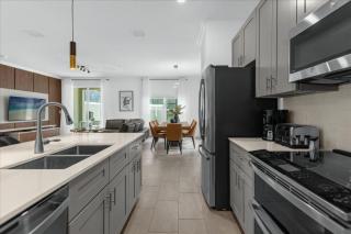 5 Bedrooms 4 Bathrooms Storey Lake 2373 Rt - 1