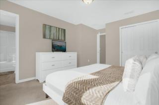 4 Bedrooms 35 Bathrooms Compass Bay 5132 Ch - 1