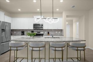 5 Bedrooms 45 Bathrooms Windsor Island 4234La - 4