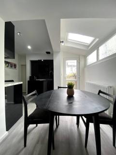 Cardiff Central Home Sleeps 12 - 0