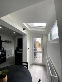 Cardiff Central Home Sleeps 12 - 5