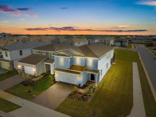 7 Bedrooms 55 Bathrooms Windsor Cay 16202Tw - 0