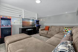 5 Bedroom 5 Bathroom Storey Lake 4735Kc - 3