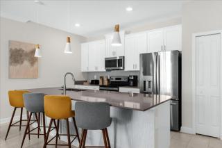 4 Bedrooms 3 Bathrooms Storey Lake 2621 Ss - 2