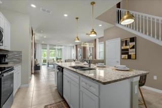 7 Bedroom 55 Bathroom Windsor Island - Davenport - 3