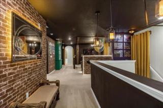 7 Bedroom 55 Bathroom Windsor Island - 1