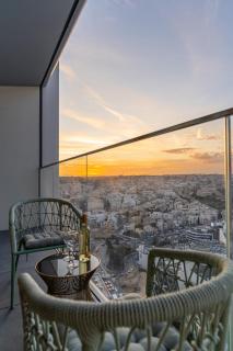 Sunset View Designer Apartment With Pool Access - 0