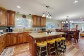 South Lake Tahoe Charm - 5