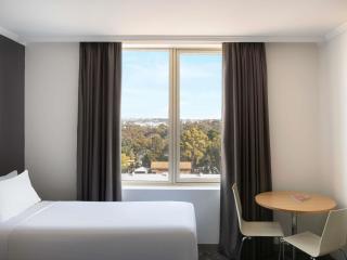 Mercure Sydney Bankstown - 3