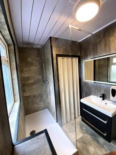 Cardiff Central Home Sleeps 8 - 9