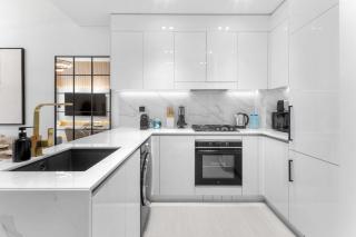 Chic 1BR Getaway, Sleeps 4, Stunning Pool Views - 7