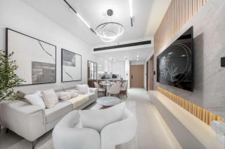 Chic 1BR Getaway, Sleeps 4, Stunning Pool Views - 4