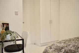 Maisonette Oval Sleeps 4 Garden Hammock 2 bedrooms, 10 minutes to station - 4