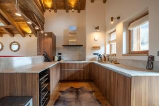 Chalet Yolo with Pool and Spa - 1