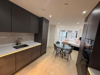 Heavenly Home Stay in London Near City Airport - 0