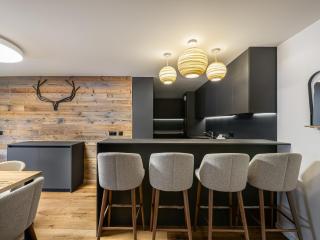 Appartement spacieux à Courchevel, 300m des pistes, parking, wifi et services inclus - FR-1-562-5 - 1