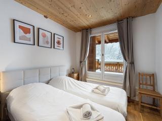 Duplex 3 chambres avec cheminée et terrasse plein sud, proche des pistes et commerces - FR-1-566-59 - 2