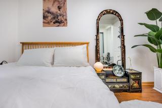 5 minutes walk from Cheongdam Station 8 minutes from Gangnamgu Office Station - 1