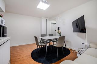5 minutes walk from Cheongdam Station 8 minutes from Gangnamgu Office Station - 4