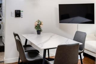 5 minutes walk from Cheongdam Station 8 minutes from Gangnamgu Office Station - 6