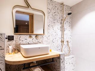 Maison Rénovée pour 6 Pers. à 2 km des Pistes avec Balcon et Skiroom - FR-1-570-59 - 6