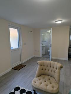 Peaceful private out house fast London connections - 4