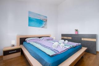 Holiday House with Pool & Grill - 2