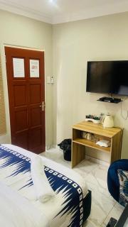 Crown Palace Guesthouse - 4