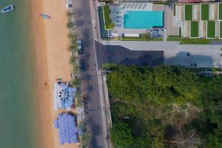Prime Beachfront 1BR with Panoramic Sea & Sunset View in AERAS Condominium Jomtien - 6