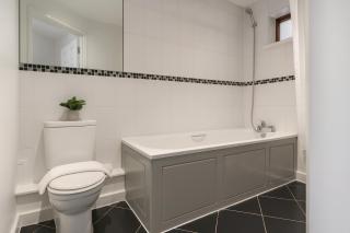 Contemporary flat in Bow - 3