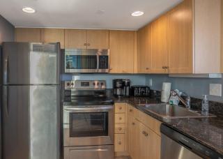 Captivating 2BR Double King Suite with Ocean Views-Oceans One 1008 - 4