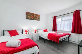 Spacious 4-Bedroom Family Home near Wembley - 7