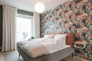 Stylish 2BR with Balcony, Free Parking, 24h Shop - 8