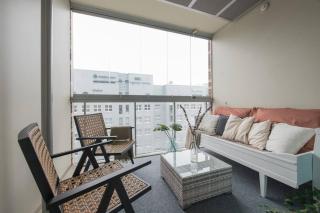 Stylish 2BR with Balcony, Free Parking, 24h Shop - 3