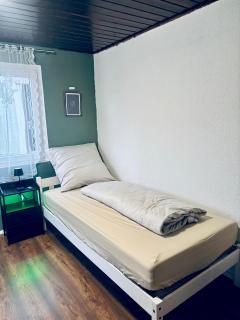 Einzelzimmer 2 Work - Suhitha´s Gästehaus Villingen-Schwenningen - 9