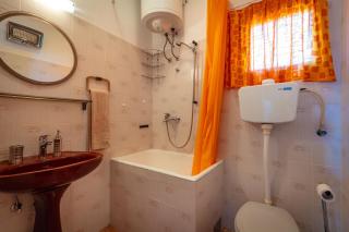 Ferienhaus in Okrug Gornji mit Grill und Terrasse - 5