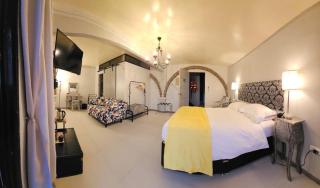 Sunbloom Beachfront Hotel and Restaurant Zambales - 6