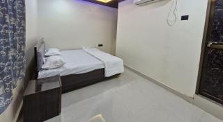 New Rameshwaram Hotel Near 15 Mins walking from Ram Janam Temple - 9