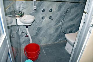 New Rameshwaram Hotel Near 15 Mins walking from Ram Janam Temple - 4