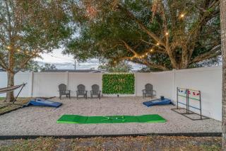 STAY GOLDEN Sleeps 6 Heated Spa Pool Yard Games BBQ W&D - 8