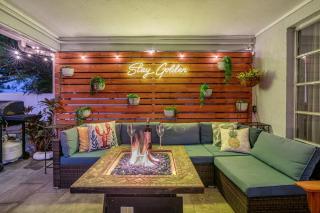 STAY GOLDEN Sleeps 6 Heated Spa Pool Yard Games BBQ W&D - 9