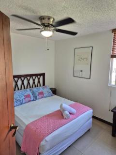 Family getaway, pool, beach and surf - 3