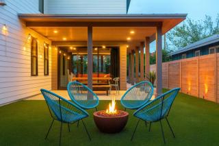 Check-Mate Sleeps 18 & only 7min to Downtown ATX - 9