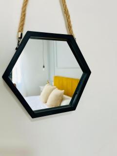 Central & Modern Apartment with Free Parking - 7