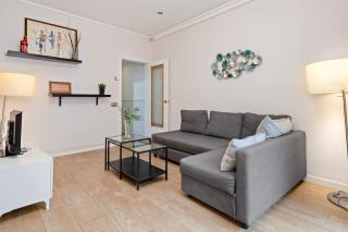 Bright 3BR2BA w Balcony in Eixample - 9