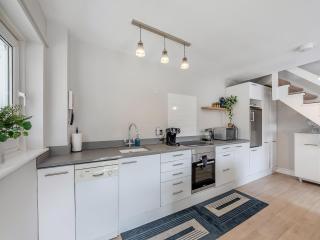 Water's Edge Holiday Home - 9