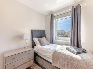 Water's Edge Holiday Home - 2