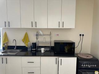 Lakeview Apartments - Serene Mustard - 1