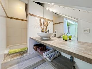 Mango Loft with Jacuzzi in Orient Bay - 1