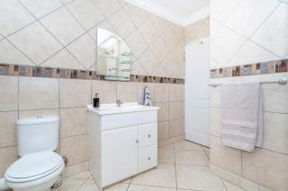 Luxurious Modern 4 bed home with no loadshedding! - 3